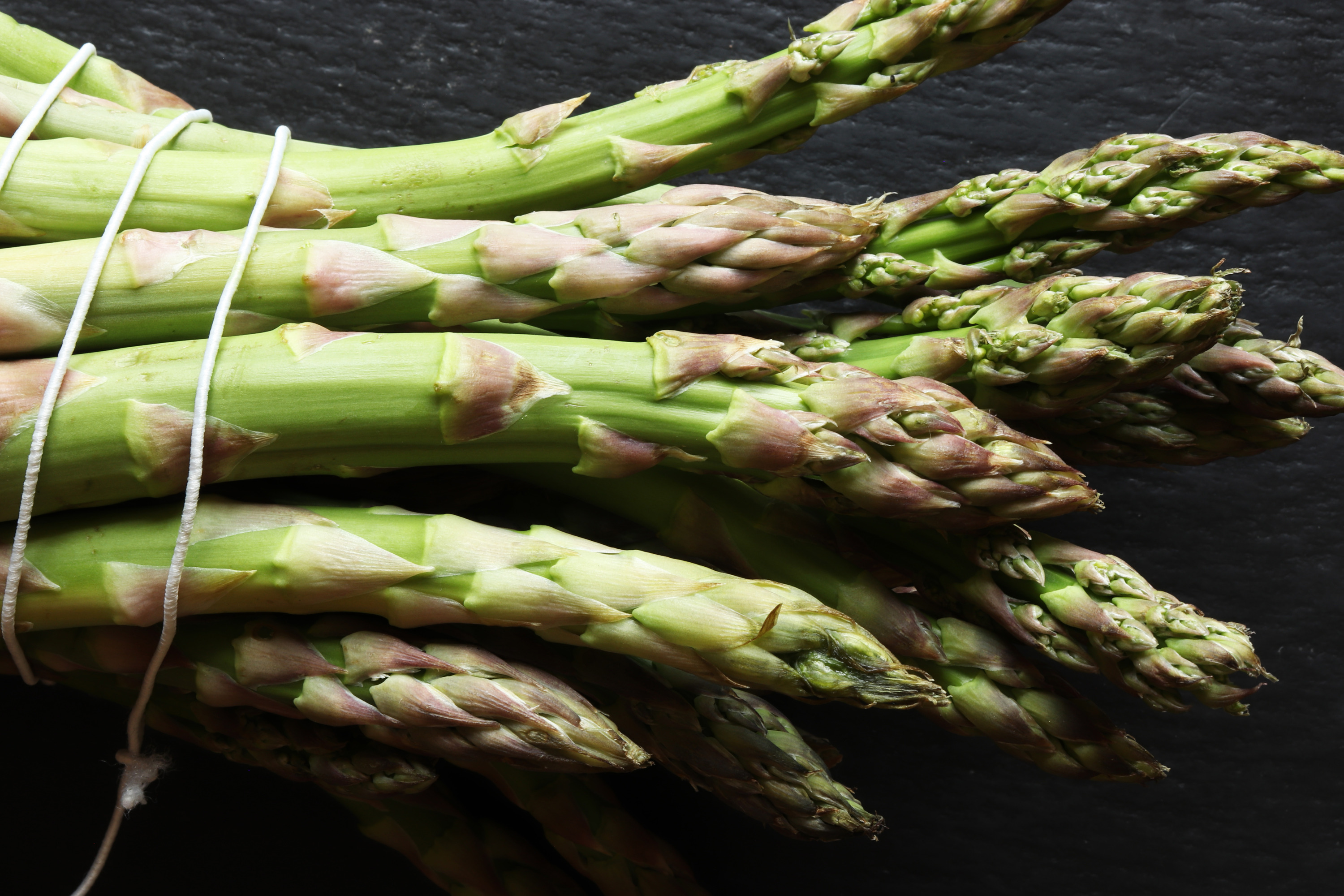 How to Cook and Eat Asparagus Properly: Methods, Timing and Texture